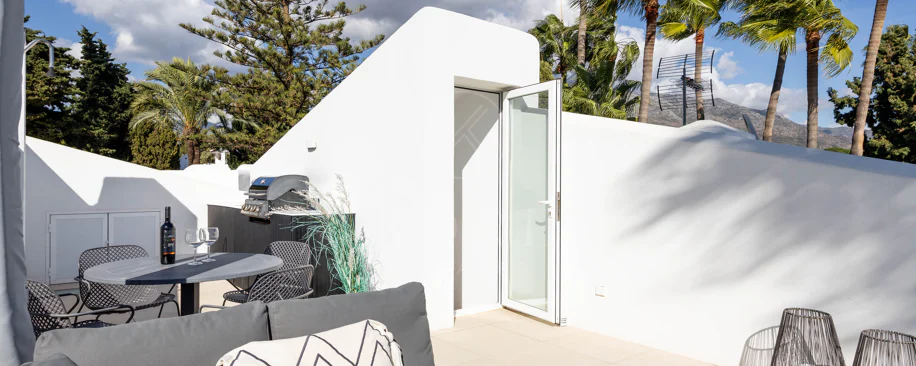 Beautifully Renovated Apartment with Stunning Views in Nueva Andalucía