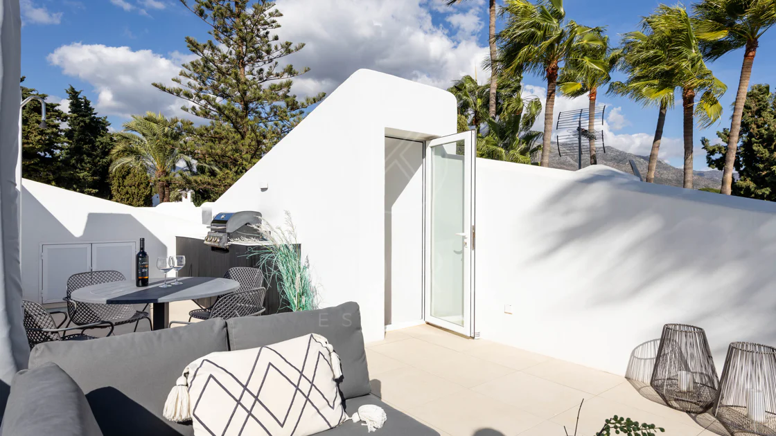 Beautifully Renovated Apartment with Stunning Views in Nueva Andalucía