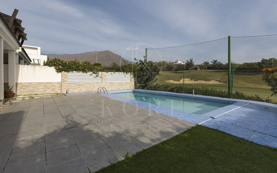 Villa for sale in Valle Romano, Estepona West