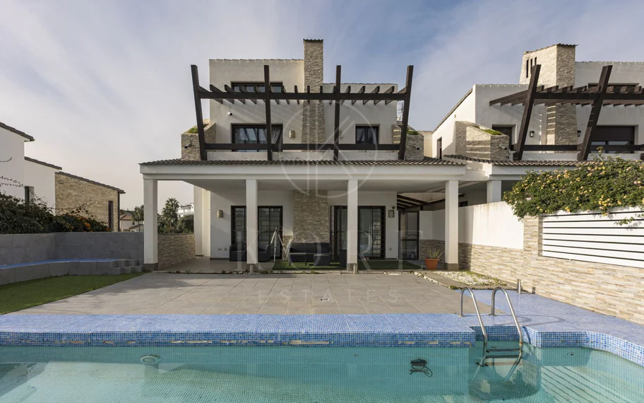 Villa for sale in Valle Romano, Estepona West