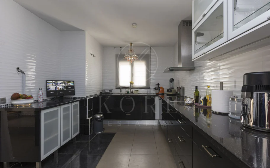 Villa for sale in Valle Romano, Estepona West