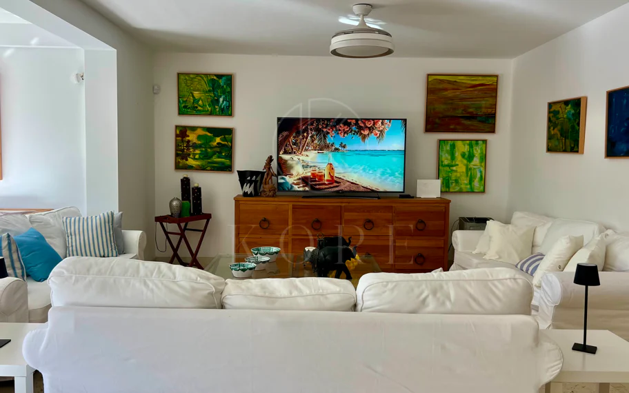 Beachside Mediterranean Villa for Sale in El Presidente, Marbella – Investment Opportunity