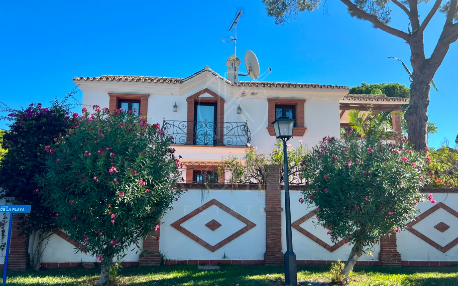 Beachside Mediterranean Villa for Sale in El Presidente, Marbella – Investment Opportunity