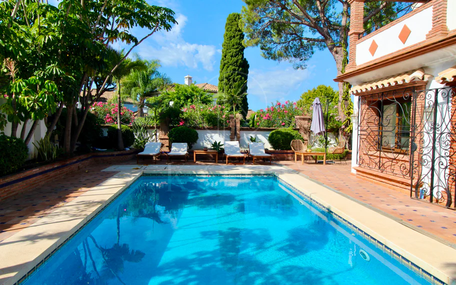 Villa mediterránea con encanto en El Presidente, a pasos de la playa