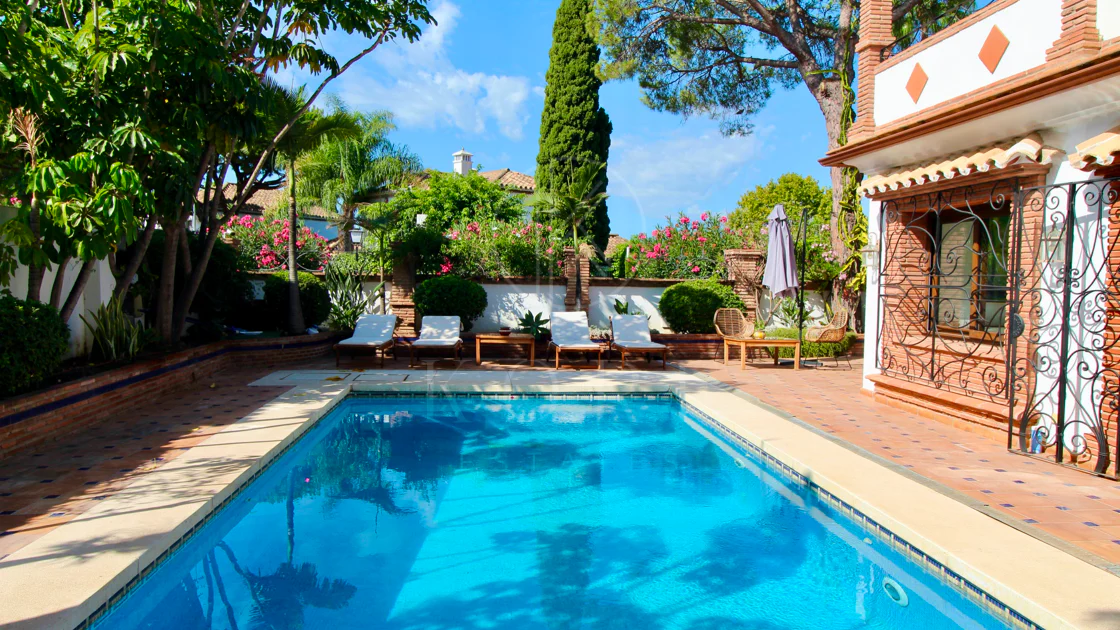 Villa mediterránea con encanto en El Presidente, a pasos de la playa