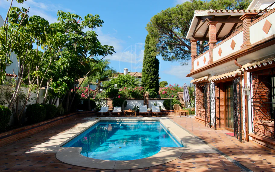 Villa mediterránea con encanto en El Presidente, a pasos de la playa