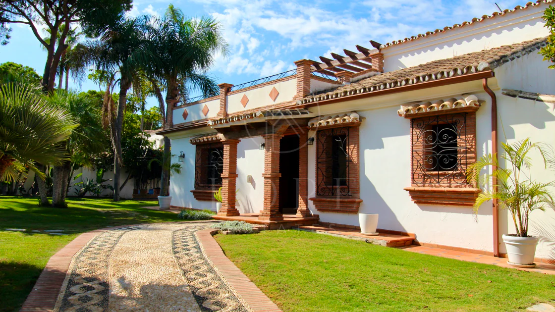 Villa mediterránea con encanto en El Presidente, a pasos de la playa