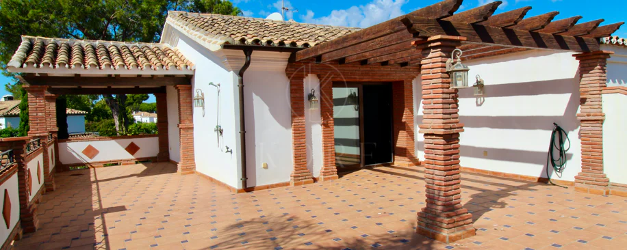 Villa mediterránea con encanto en El Presidente, a pasos de la playa