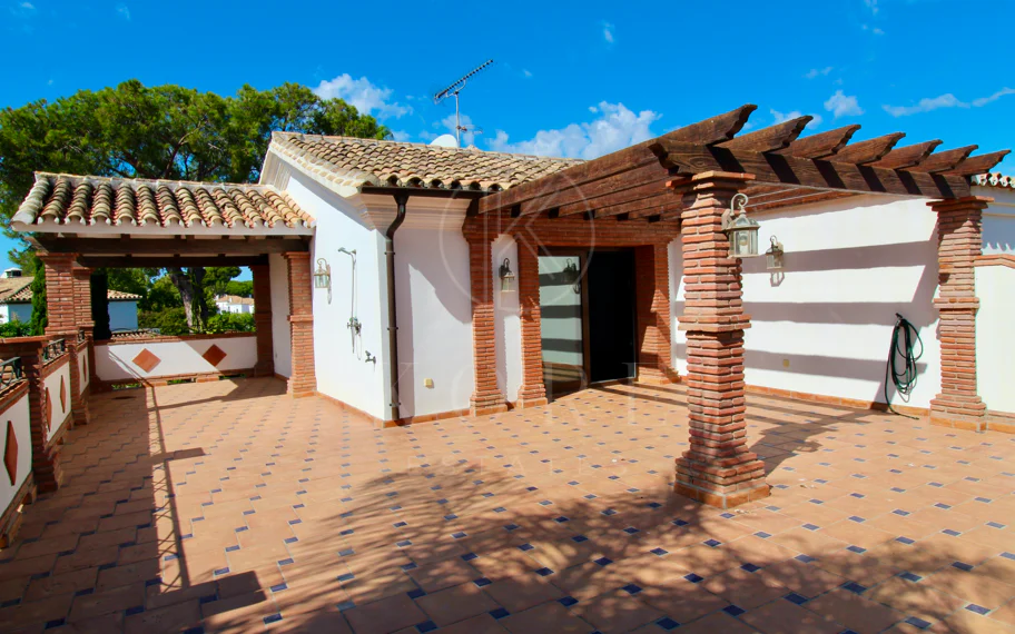 Villa mediterránea con encanto en El Presidente, a pasos de la playa