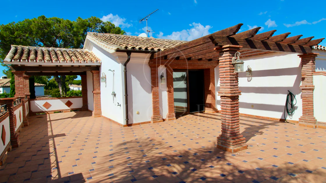 Villa mediterránea con encanto en El Presidente, a pasos de la playa