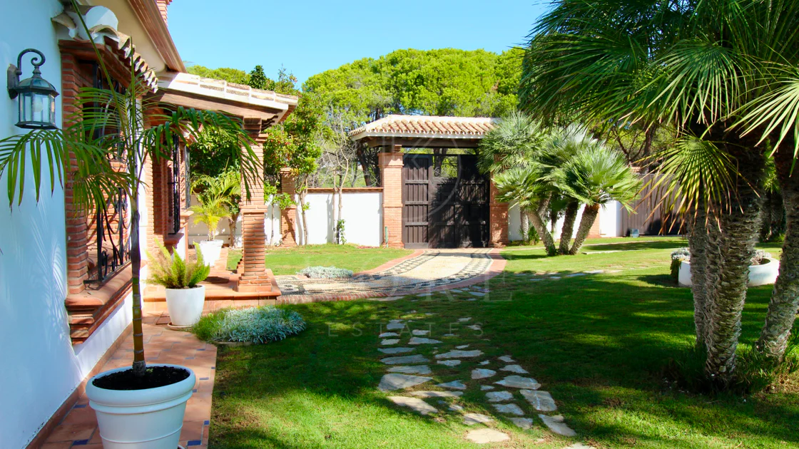 Villa mediterránea con encanto en El Presidente, a pasos de la playa