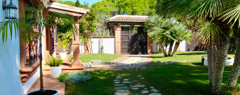 Villa mediterránea con encanto en El Presidente, a pasos de la playa