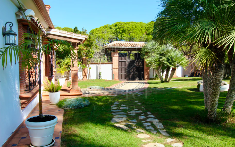 Villa mediterránea con encanto en El Presidente, a pasos de la playa