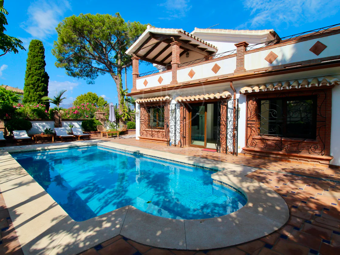 Villa mediterránea con encanto en El Presidente, a pasos de la playa