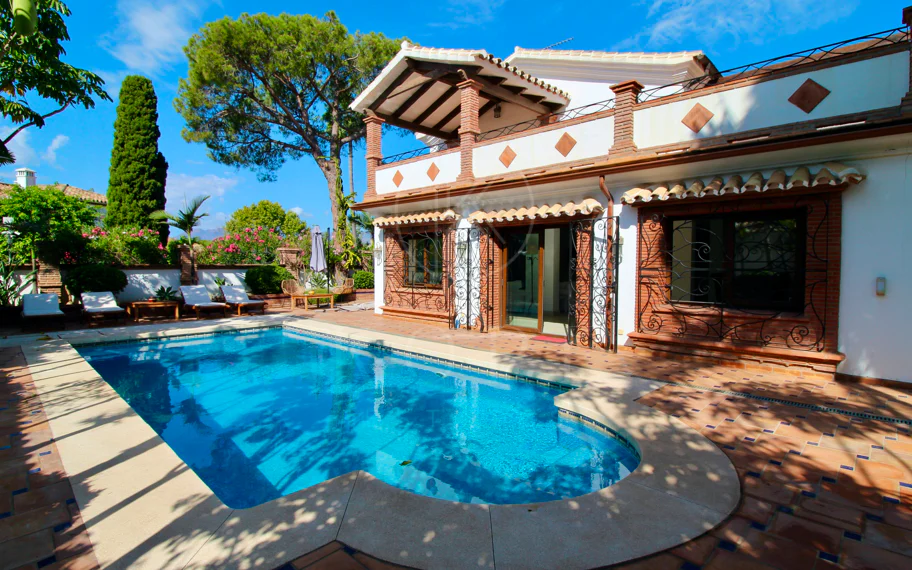 Villa mediterránea con encanto en El Presidente, a pasos de la playa