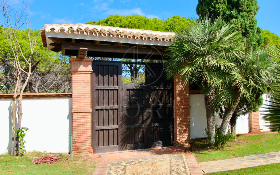 Villa mediterránea con encanto en El Presidente, a pasos de la playa