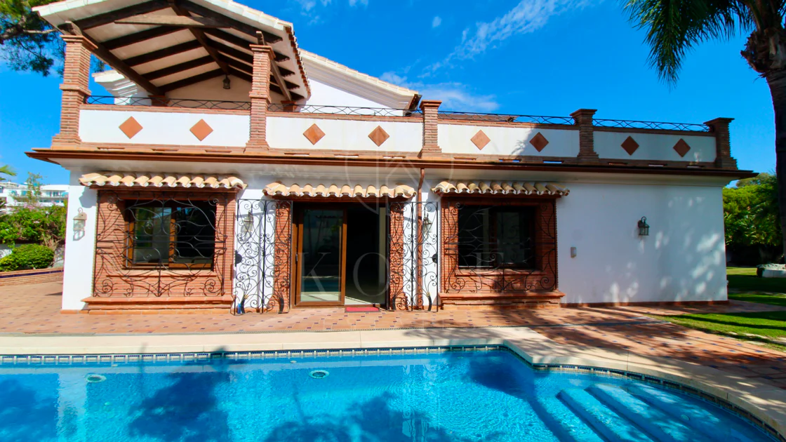 Villa mediterránea con encanto en El Presidente, a pasos de la playa