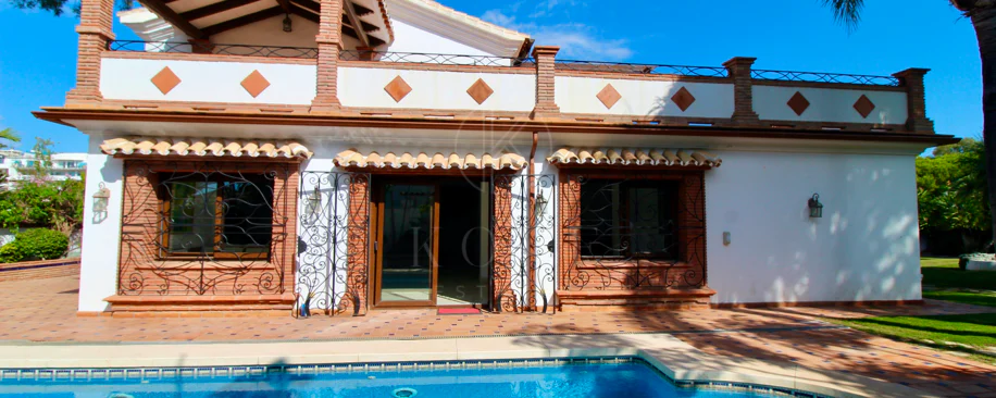 Villa mediterránea con encanto en El Presidente, a pasos de la playa