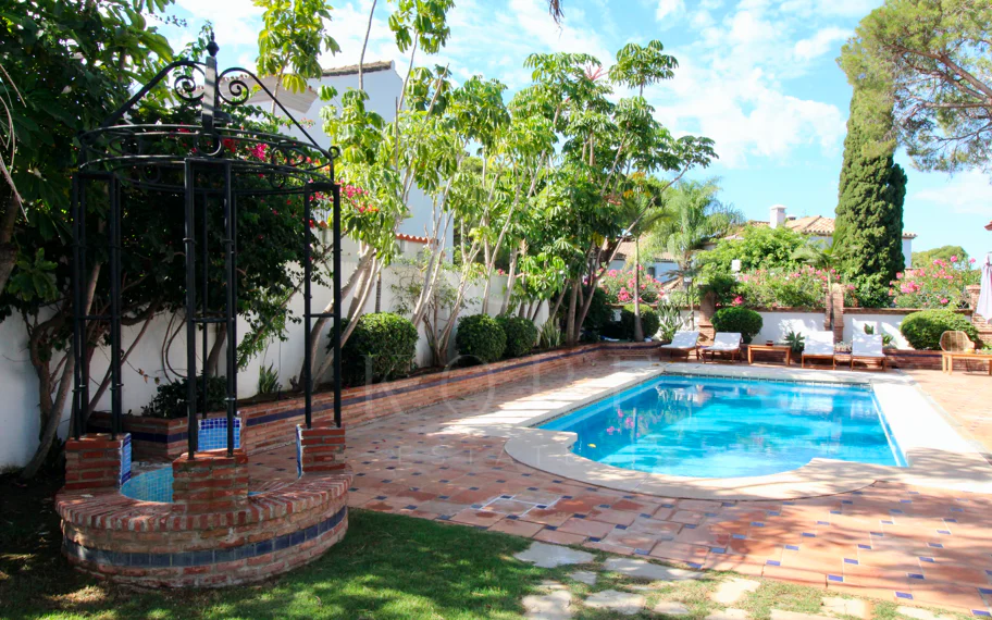 Villa mediterránea con encanto en El Presidente, a pasos de la playa