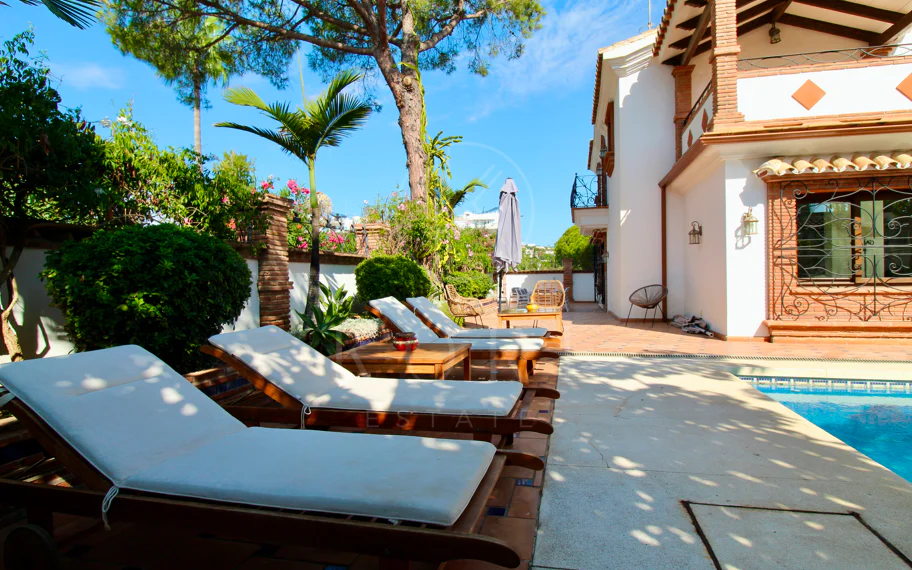 Villa mediterránea con encanto en El Presidente, a pasos de la playa