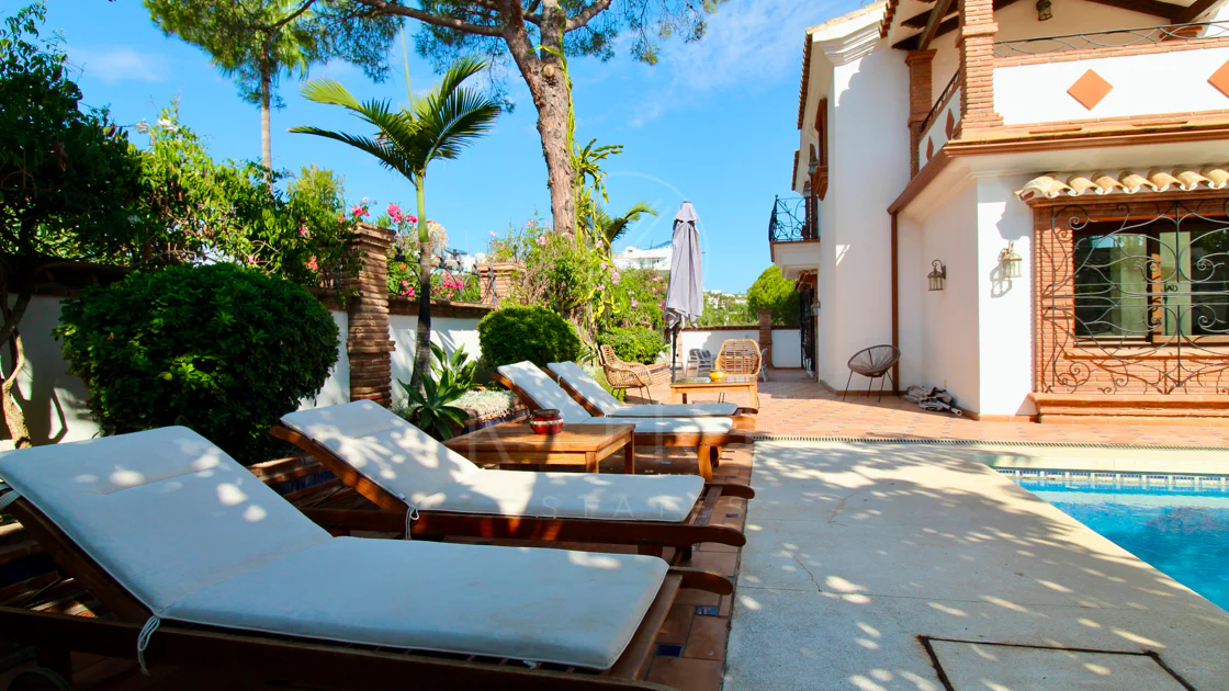 Villa mediterránea con encanto en El Presidente, a pasos de la playa
