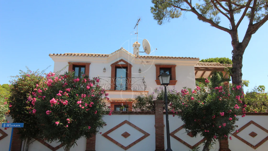 Villa mediterránea con encanto en El Presidente, a pasos de la playa