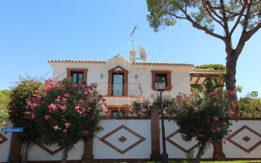 Villa mediterránea con encanto en El Presidente, a pasos de la playa