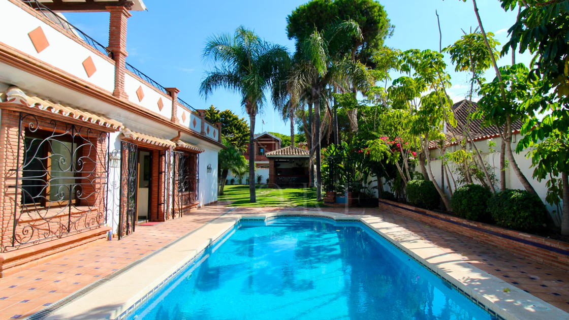 Villa mediterránea con encanto en El Presidente, a pasos de la playa