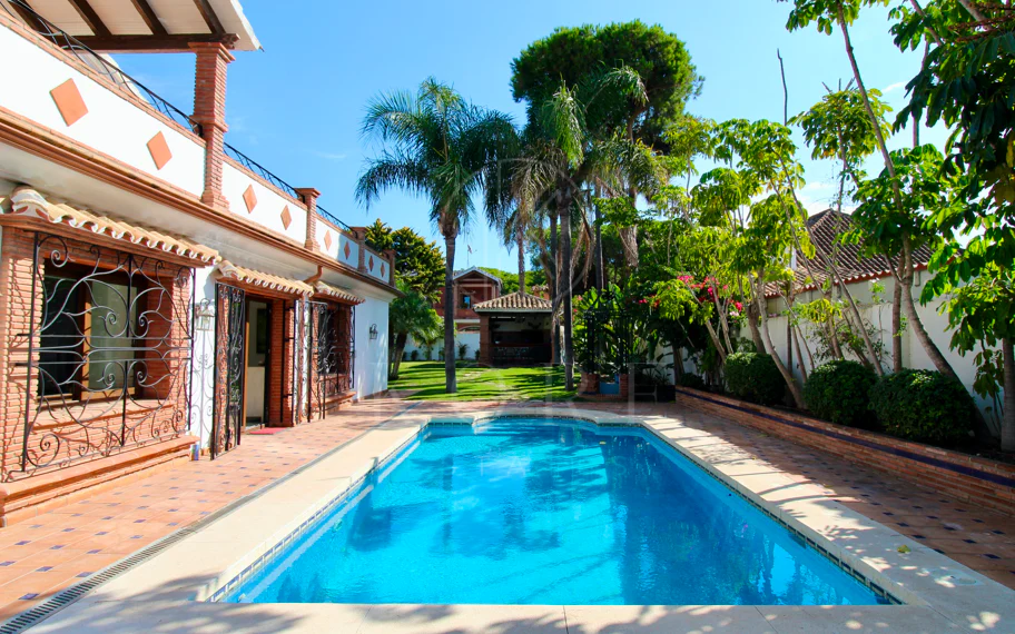 Villa mediterránea con encanto en El Presidente, a pasos de la playa