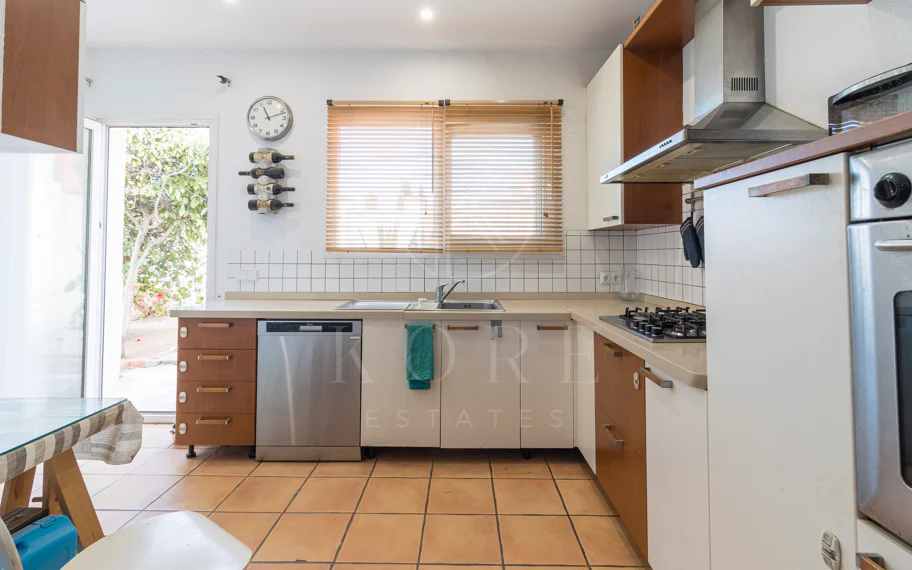 Exclusiva villa en venta en Marbella Este – Urbanización Costabella, segunda línea de playa