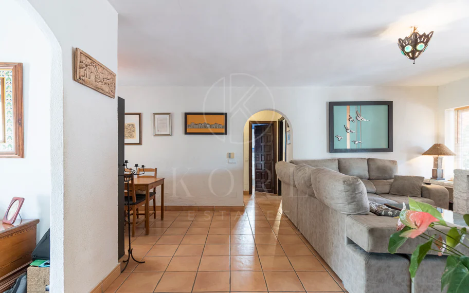 Exclusiva villa en venta en Marbella Este – Urbanización Costabella, segunda línea de playa