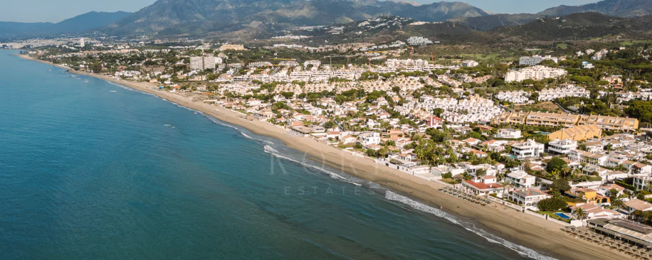 Vilă exclusivistă de vânzare în Marbella Est – Urbanizarea Costa Bella, pe linia a doua față de plajă