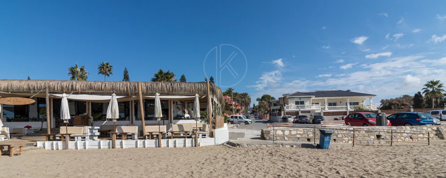 Vilă exclusivistă de vânzare în Marbella Est – Urbanizarea Costa Bella, pe linia a doua față de plajă