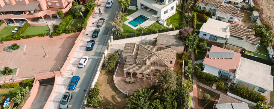 Vilă exclusivistă de vânzare în Marbella Est – Urbanizarea Costa Bella, pe linia a doua față de plajă