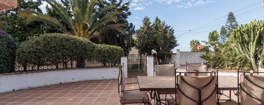 Vilă exclusivistă de vânzare în Marbella Est – Urbanizarea Costa Bella, pe linia a doua față de plajă