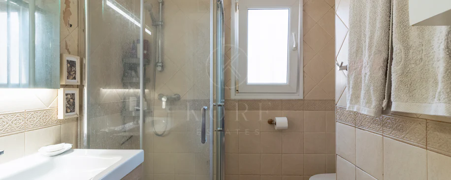 Vilă exclusivistă de vânzare în Marbella Est – Urbanizarea Costa Bella, pe linia a doua față de plajă