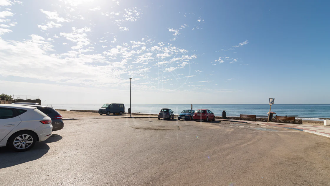 Vilă exclusivistă de vânzare în Marbella Est – Urbanizarea Costa Bella, pe linia a doua față de plajă