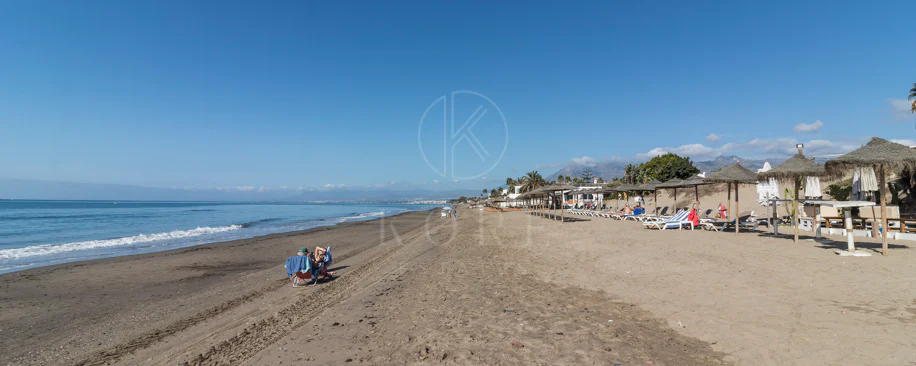 Vilă exclusivistă de vânzare în Marbella Est – Urbanizarea Costa Bella, pe linia a doua față de plajă