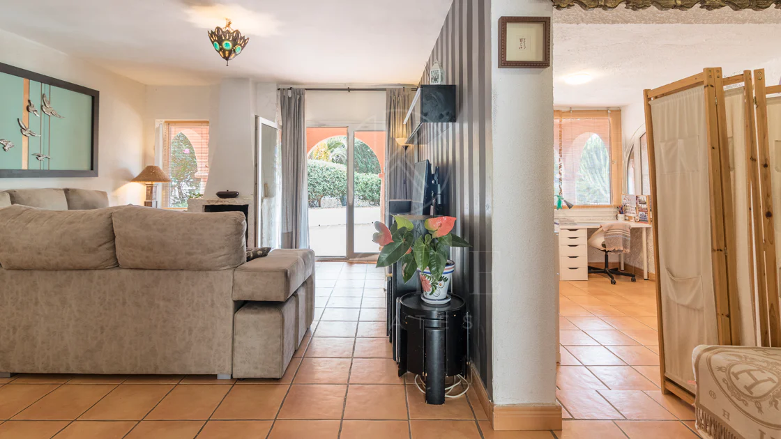 Vilă exclusivistă de vânzare în Marbella Est – Urbanizarea Costa Bella, pe linia a doua față de plajă