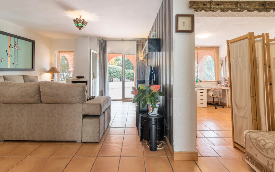 Exclusiva villa en venta en Marbella Este – Urbanización Costabella, segunda línea de playa