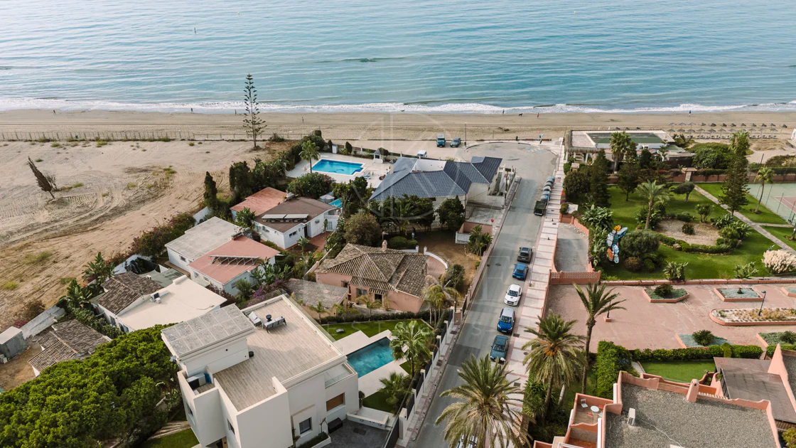 Vilă exclusivistă de vânzare în Marbella Est – Urbanizarea Costa Bella, pe linia a doua față de plajă