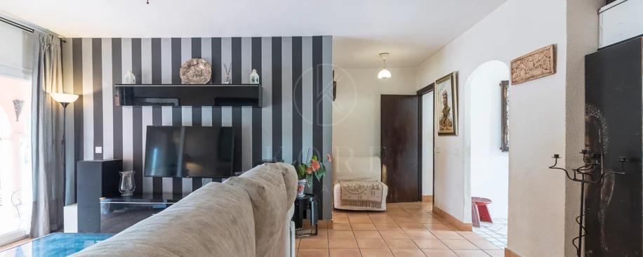 Vilă exclusivistă de vânzare în Marbella Est – Urbanizarea Costa Bella, pe linia a doua față de plajă