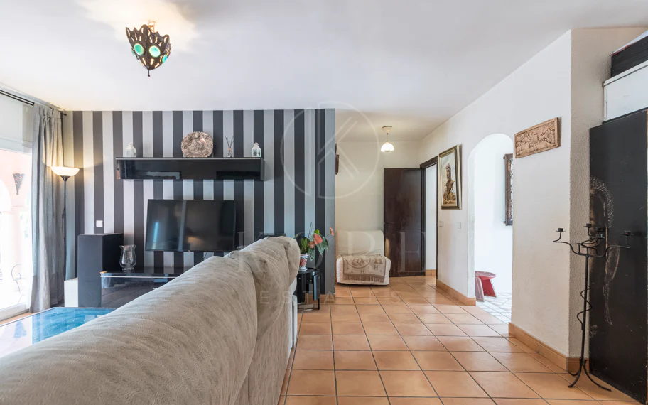 Exclusiva villa en venta en Marbella Este – Urbanización Costabella, segunda línea de playa