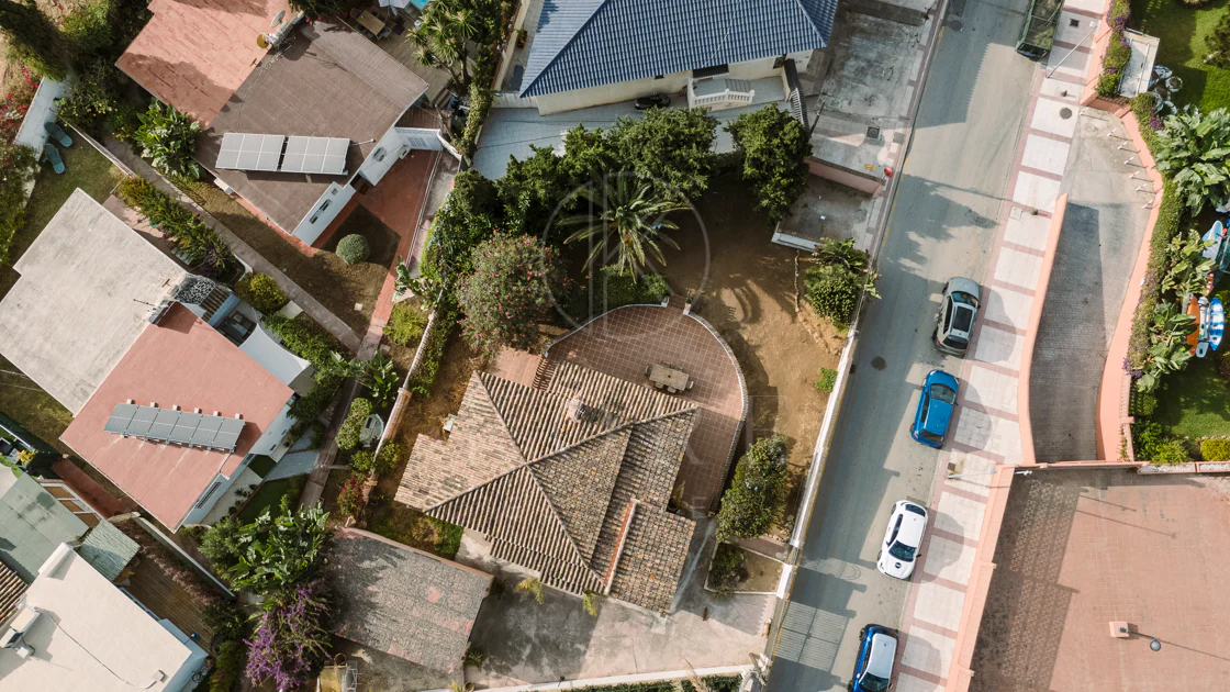 Vilă exclusivistă de vânzare în Marbella Est – Urbanizarea Costa Bella, pe linia a doua față de plajă