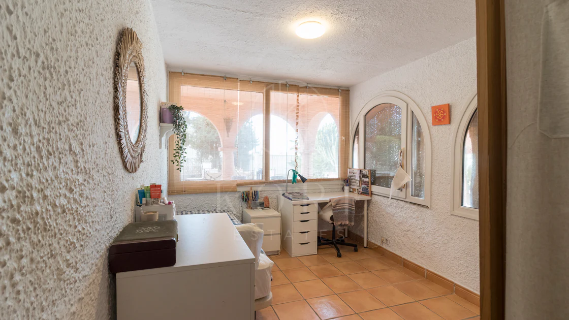 Vilă exclusivistă de vânzare în Marbella Est – Urbanizarea Costa Bella, pe linia a doua față de plajă