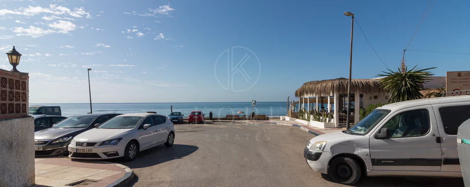 Vilă exclusivistă de vânzare în Marbella Est – Urbanizarea Costa Bella, pe linia a doua față de plajă