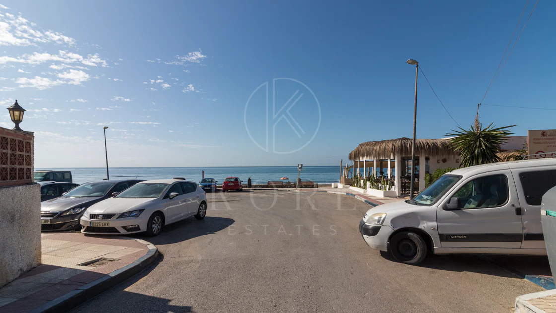 Vilă exclusivistă de vânzare în Marbella Est – Urbanizarea Costa Bella, pe linia a doua față de plajă