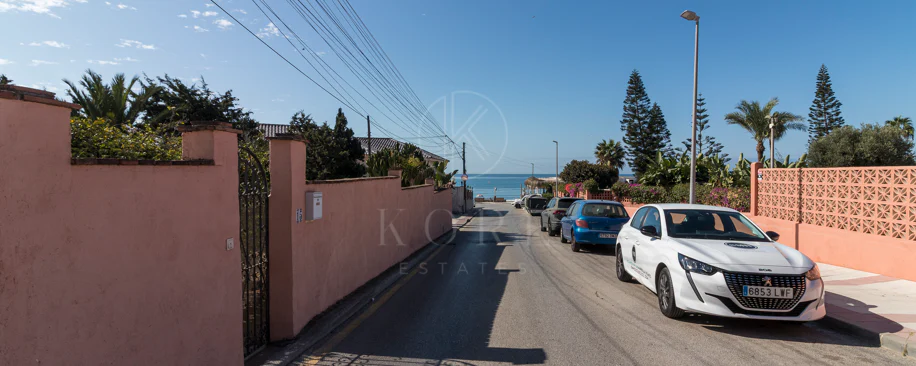 Vilă exclusivistă de vânzare în Marbella Est – Urbanizarea Costa Bella, pe linia a doua față de plajă