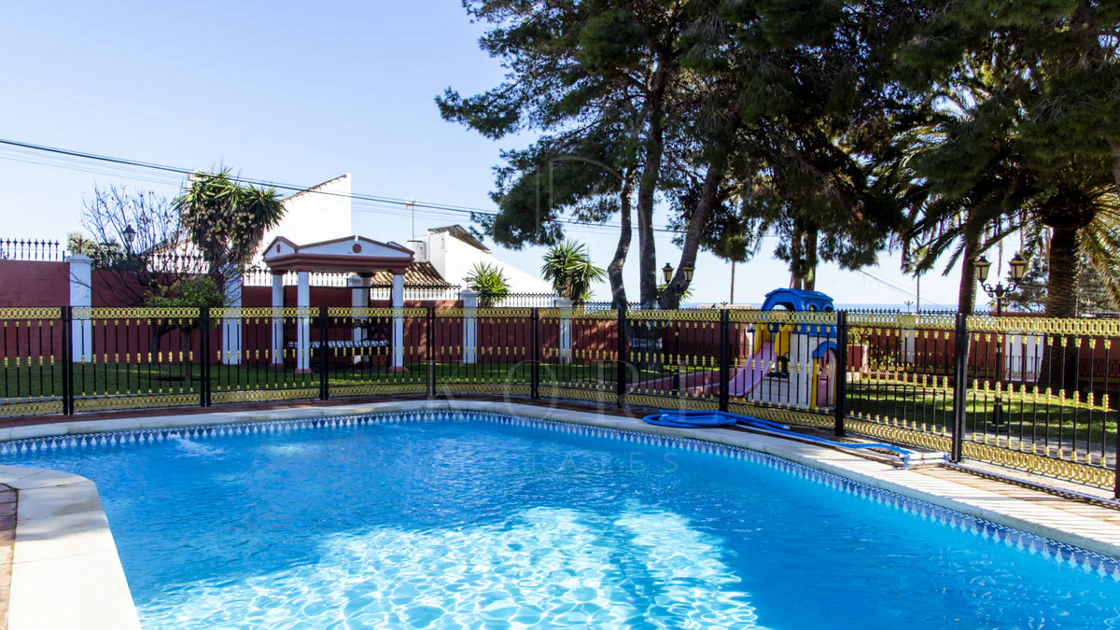 Villa en venta en Estepona