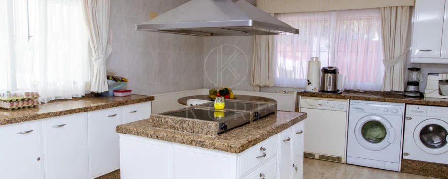 Villa en venta en Estepona